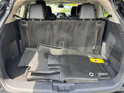 Used 2021 Toyota Highlander XLE AWD/4WD image 20
