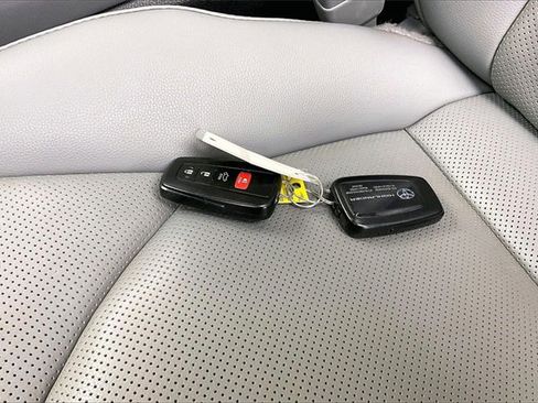 Used 2021 Toyota Highlander Platinum image 14