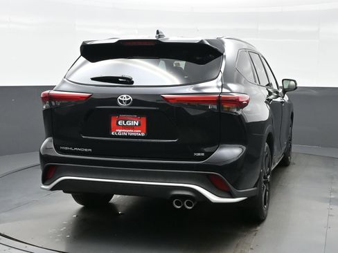 Used 2023 Toyota Highlander XSE FWD image 5