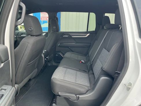 Used 2025 GMC Acadia Elevation image 9