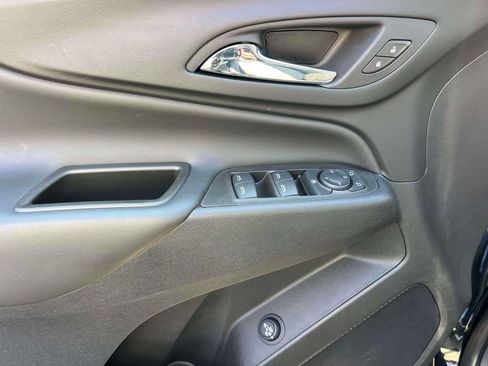 Used 2023 Chevrolet Equinox LT AWD/4WD image 16