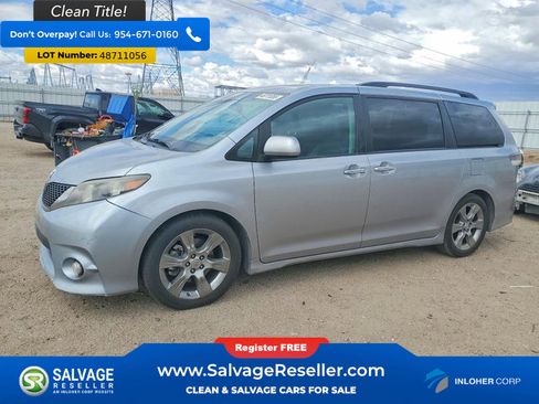 Used 2013 Toyota Sienna SE image 1
