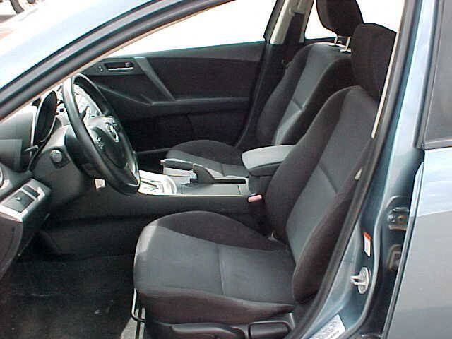 Used 2011 MAZDA MAZDA3 i Touring FWD image 12