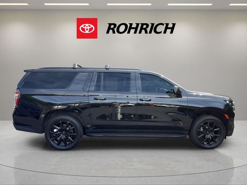 Used 2024 Chevrolet Suburban RST w/ Luxury Package AWD/4WD image 5
