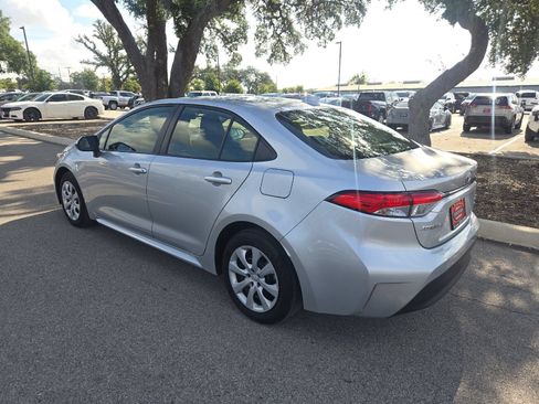 Certified 2025 Toyota Corolla LE FWD image 3