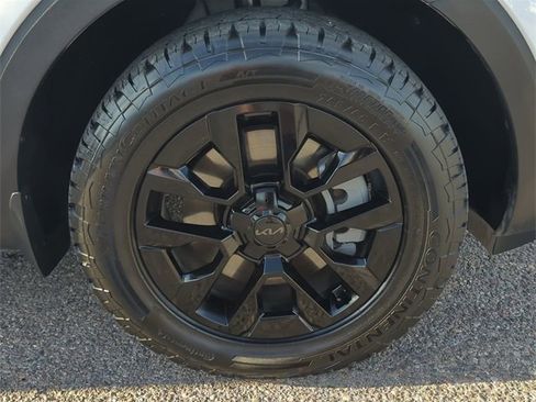 Used 2025 Kia Telluride AWD image 11