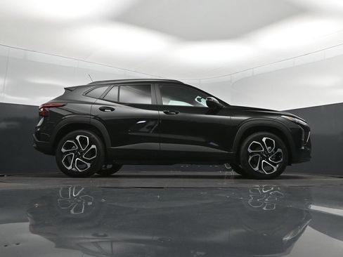 New 2026 Chevrolet Trax RS w/ Sunroof Package FWD image 39