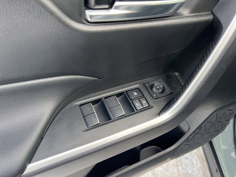 Used 2022 Toyota RAV4 XLE image 22