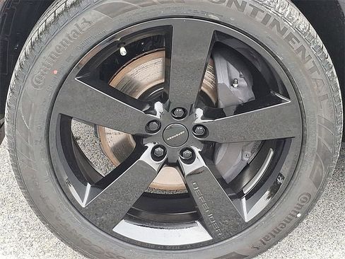 New 2026 Land Rover Defender 130 X-Dynamic SE image 4