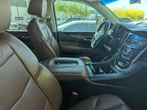 Used 2017 Cadillac Escalade Luxury image 6