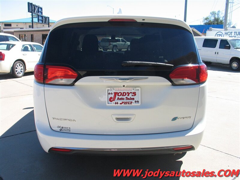 Used 2017 Chrysler Pacifica Touring Plus FWD image 38