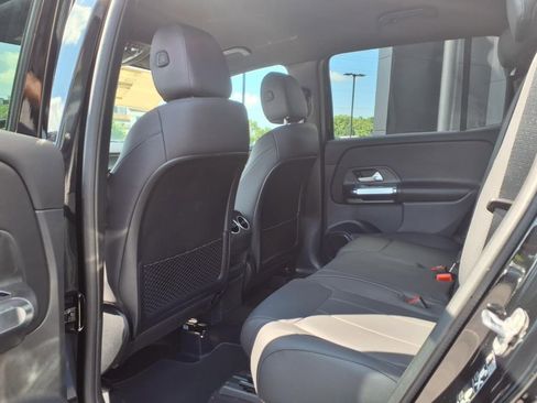 New 2025 Mercedes-Benz GLB 250 4MATIC image 16