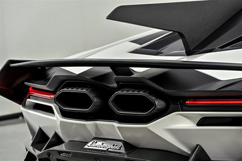 Used 2024 Lamborghini Revuelto AWD/4WD image 39