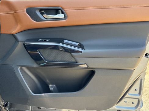 Certified 2026 Nissan Pathfinder Platinum FWD image 9