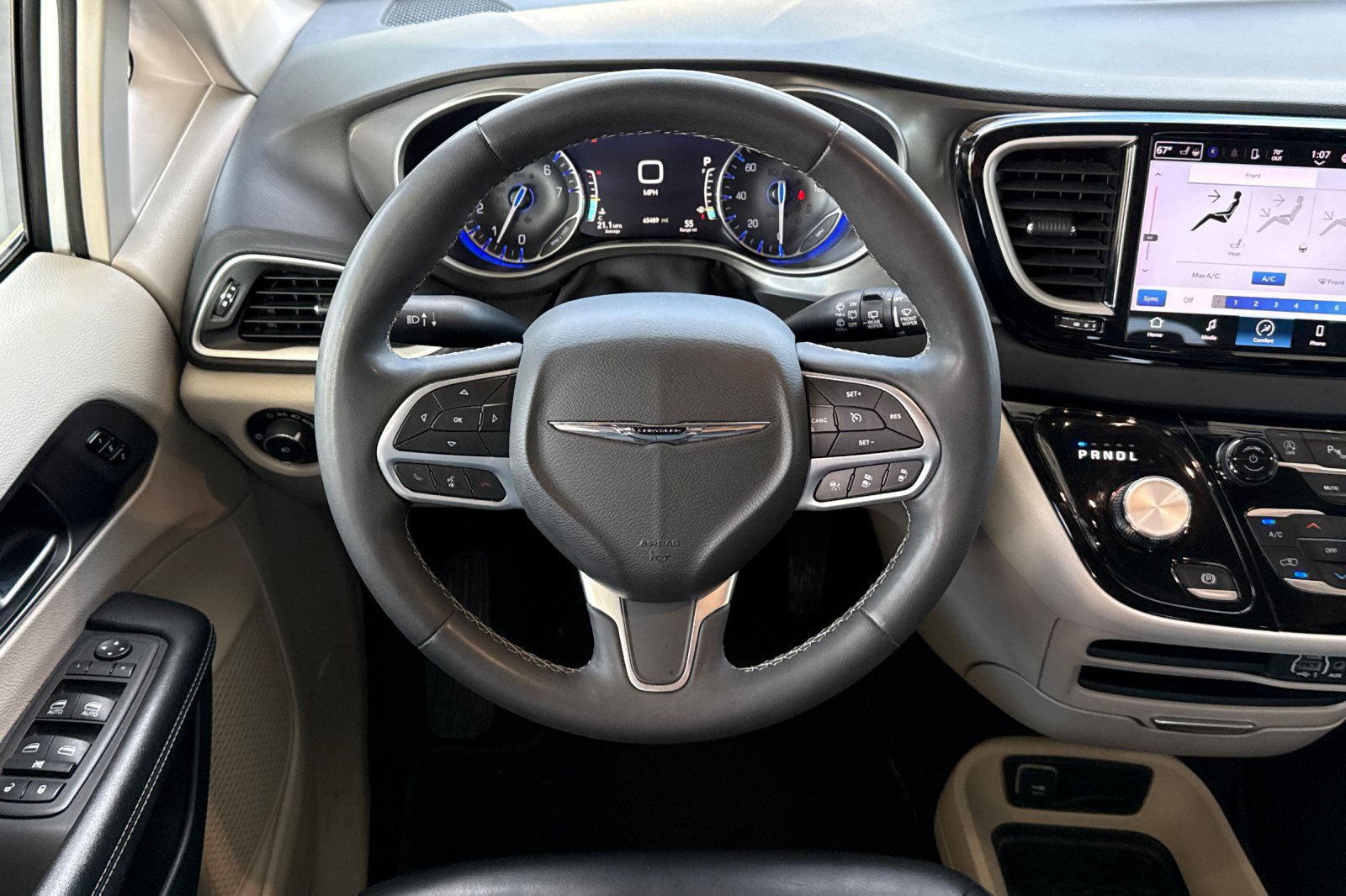 Used 2023 Chrysler Pacifica Touring-L FWD image 21