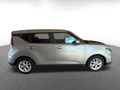 Used 2025 Kia Soul LX w/ LX Technology Package FWD image 16