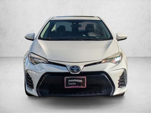 Used 2018 Toyota Corolla SE image 2