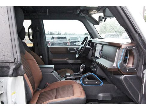 Certified 2022 Ford Bronco Outer Banks w/ Sasquatch Package AWD/4WD image 24