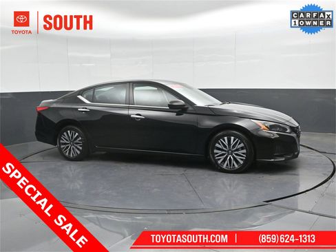 Used 2024 Nissan Altima 2.5 SV image 1