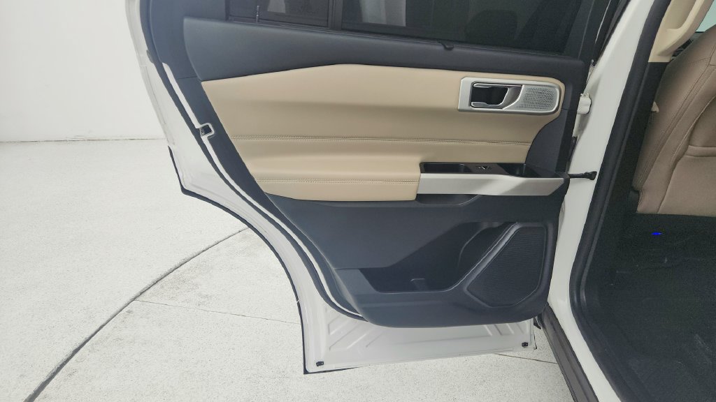Used 2022 Ford Explorer Limited w/ Limited Technology Package RWD image 27
