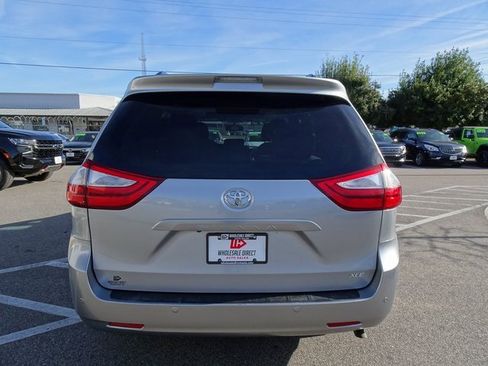Used 2016 Toyota Sienna XLE image 5