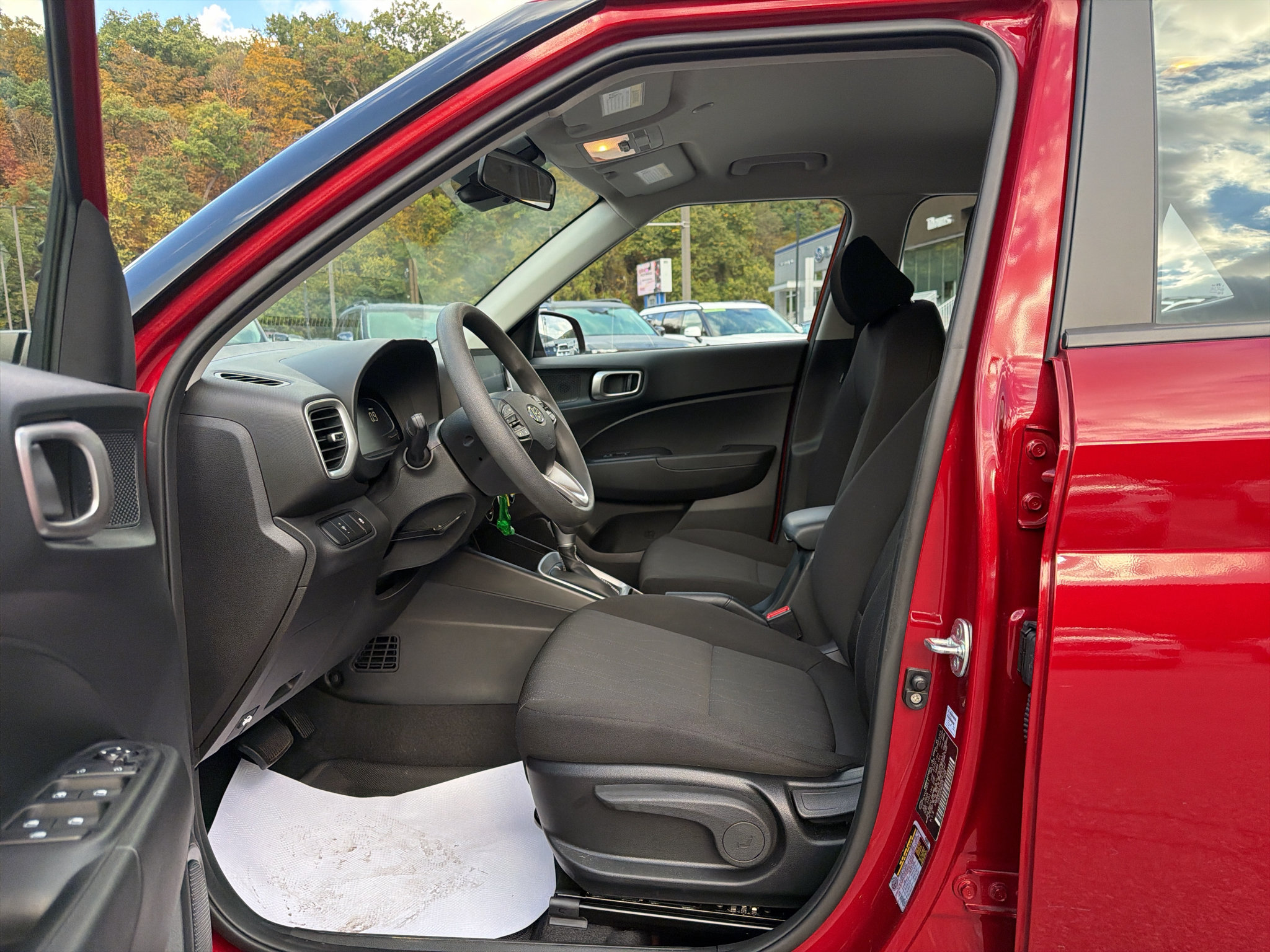 Certified 2025 Hyundai Venue SE FWD image 10