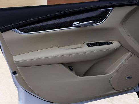 Used 2017 Cadillac XT5 FWD image 24