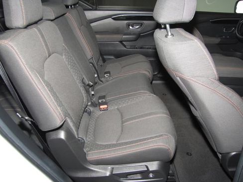 Certified 2025 Honda Pilot Sport image 16