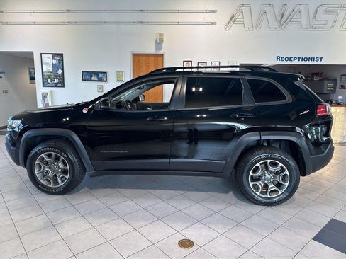 Used 2022 Jeep Cherokee Trailhawk w/ Comfort/Convenience Group AWD/4WD image 10