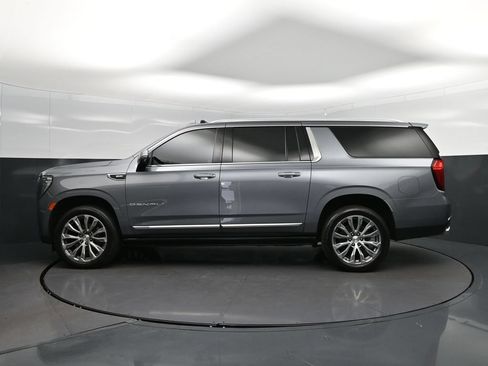 Used 2022 GMC Yukon XL Denali RWD image 4