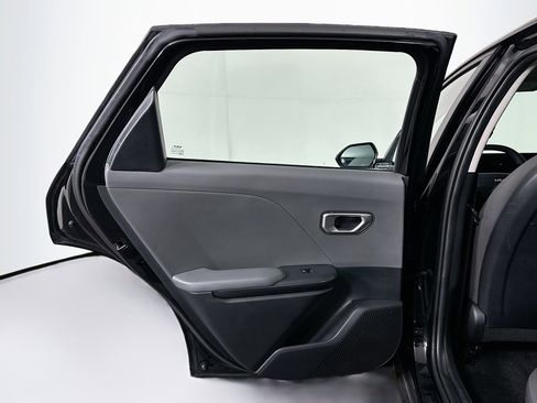 Used 2025 Kia K4 LXS image 25