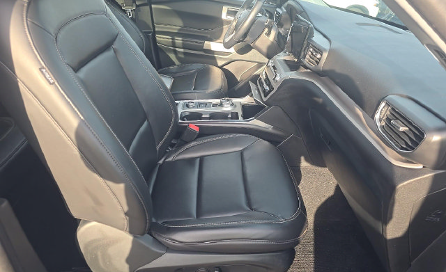 Used 2024 Ford Explorer XLT w/ Equipment Group 202A AWD/4WD image 12