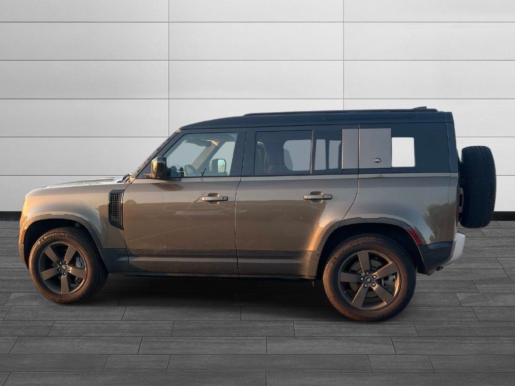 Used 2020 Land Rover Defender 110 SE AWD/4WD image 2