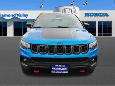 Used 2025 Jeep Compass Trailhawk AWD/4WD image 2