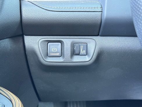 Used 2023 GMC Acadia SLE w/ Driver Convenience Package image 29