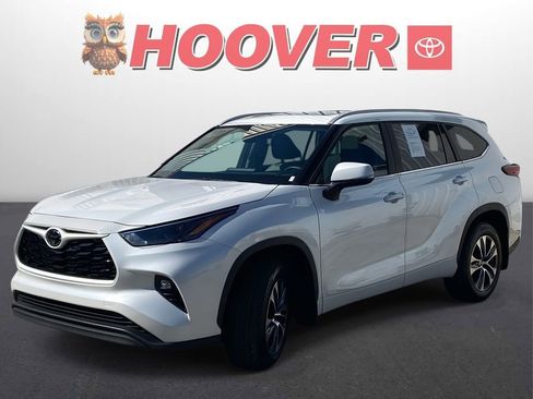 Used 2025 Toyota Highlander XLE image 6