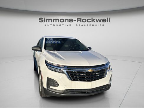 Used 2024 Chevrolet Equinox LS w/ LS Convenience Package image 3