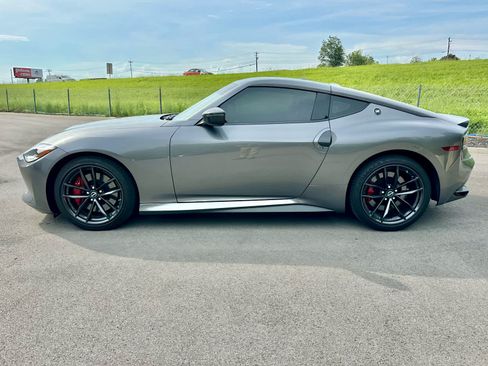 Used 2024 Nissan Z Performance w/ Floor Mat Package RWD image 7