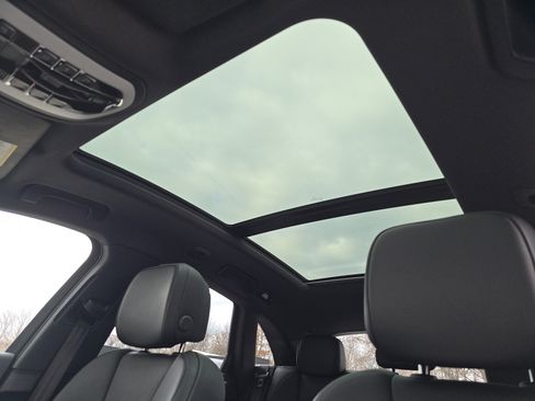 Certified 2025 Porsche Macan image 13