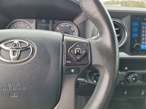 Used 2017 Toyota Tacoma TRD Sport w/ Tow Package image 18