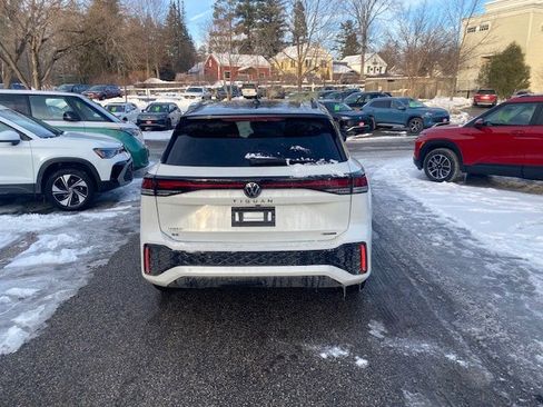 New 2025 Volkswagen Tiguan SE R-Line image 5