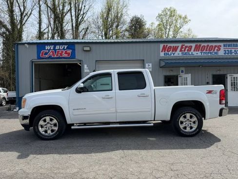 Used 2013 GMC Sierra 1500 SLT w/ SLT Convenience Package AWD/4WD image 2