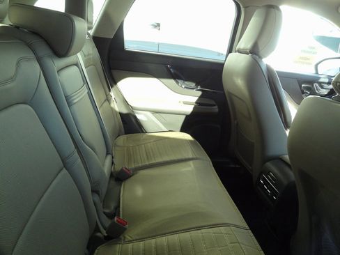 Used 2022 Lincoln Corsair AWD w/ Premium Package image 9