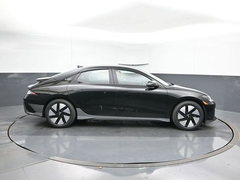 New 2025 Hyundai Ioniq 6 SE image 6