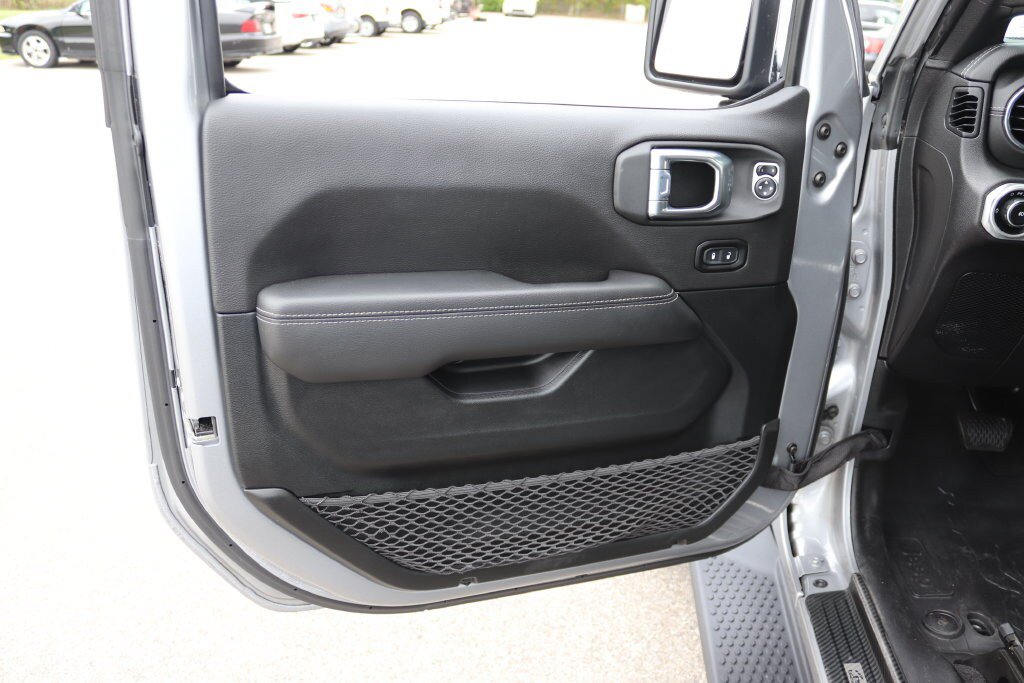 Used 2021 Jeep Wrangler Unlimited Sahara w/ Uconnect 4C Nav & Sound Group AWD/4WD image 13
