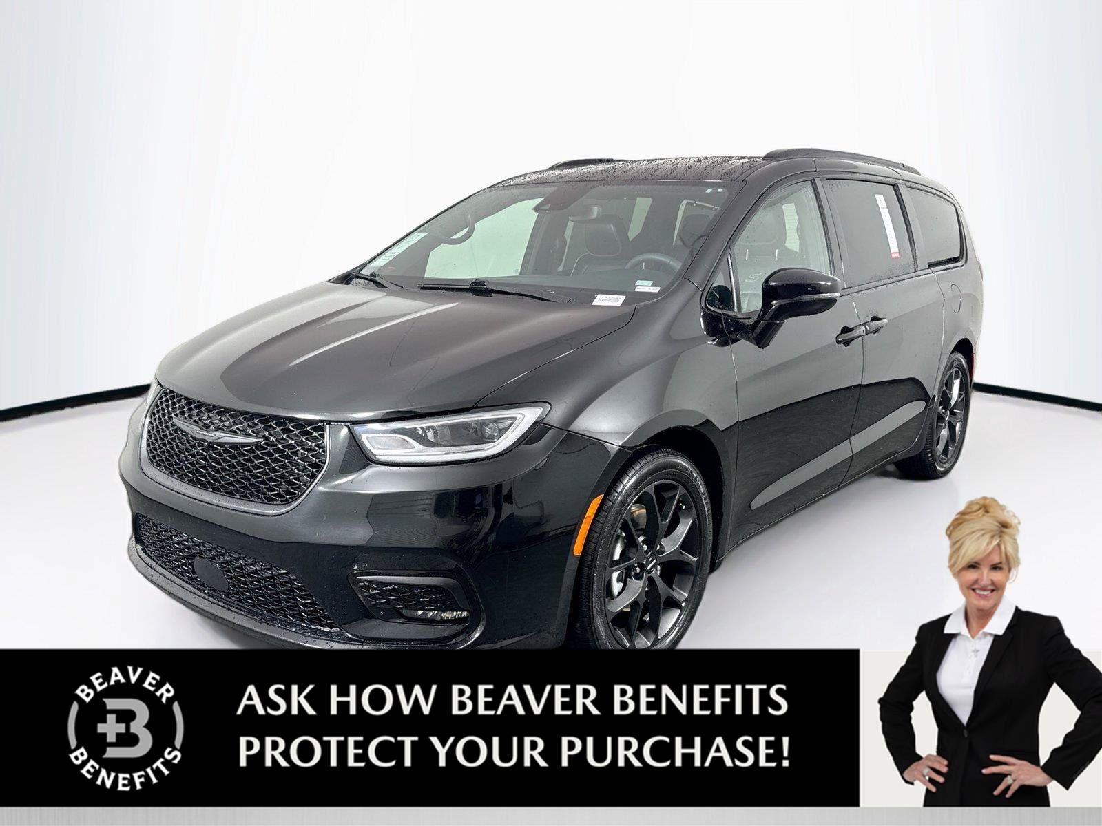 Used 2025 Chrysler Pacifica Limited FWD image 1
