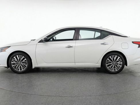 Used 2025 Nissan Altima 2.5 SV image 5