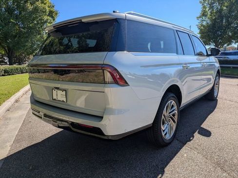 New 2025 Lincoln Navigator L Reserve image 11