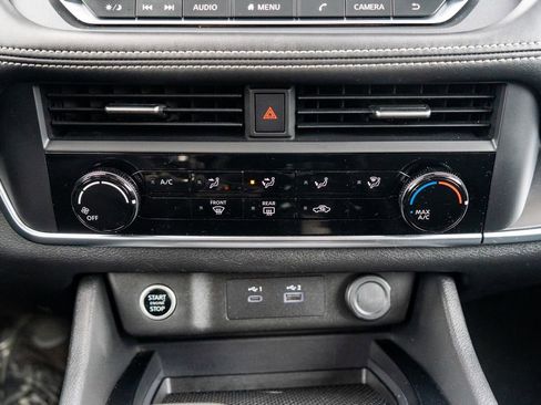 Used 2023 Nissan Rogue S image 29