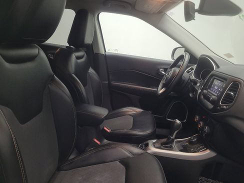 Used 2018 Jeep Compass Latitude w/ Cold Weather Group AWD/4WD image 21